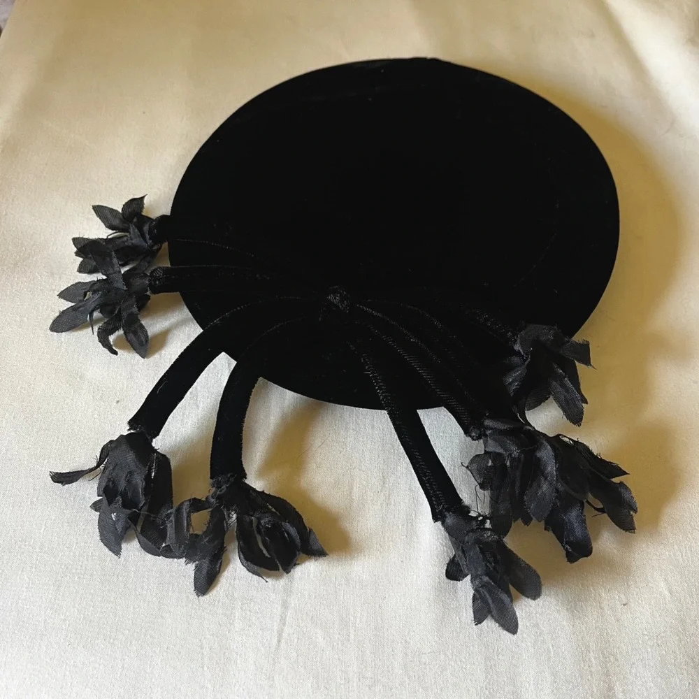 Vintage Rakfeld Black Velvet Cocktail Fascinator Hat Floral Tendrils 1950s